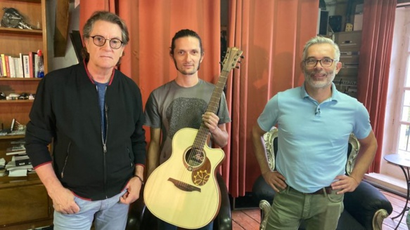 La guitare de Francis Cabrel pour aider la calandreta Dauna de Pessac