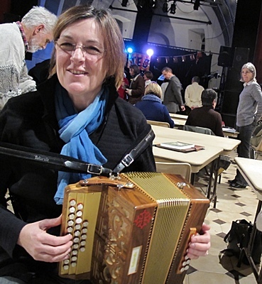 Et à Septèmes, près de Marseille, Marseillais et Aixois se rejoignent au premier jour officiel de la Métropole, pour tout finir en musique... (photo MN)