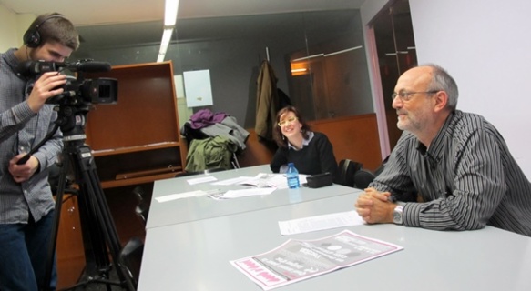 A 9h le soir on trouve encore des passionés de lilttérature occitane a l'Hotel Entitats (photo MN) A 9h le soir on trouve encore des passionés de lilttérature occitane a l'Hotel Entitats (photo MN)