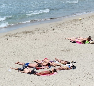 Le bain de soleil contre l'hypertension...mais pas contre le vieillissement de la peau ou le cancer (photo MN) Le bain de soleil contre l'hypertension...mais pas contre le vieillissement de la peau ou le cancer (photo MN)
