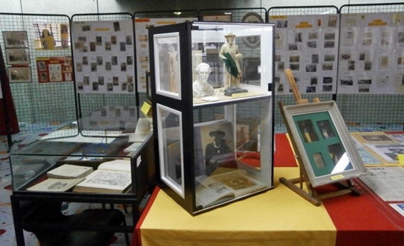 Inutile de venir pour cinq minutes...prévoyez plutôt une heure, en regard de l'importance de la collection proposée par Parlaren et Alain Besnier (photo AC DR) Inutile de venir pour cinq minutes...prévoyez plutôt une heure, en regard de l'importance de la collection proposée par Parlaren et Alain Besnier (photo AC DR)