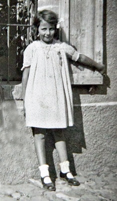 Vivian Maier enfant, à Saint-Bonnet ou à Saint-Julien, dans les années 1930. C'est là qu'elle entendra l'occitan, et s'en souviendra longtemps (photo coll. 'Sylvain Jaussaud DR) Vivian Maier enfant, à Saint-Bonnet ou à Saint-Julien, dans les années 1930. C'est là qu'elle entendra l'occitan, et s'en souviendra longtemps (photo coll. 'Sylvain Jaussaud DR)