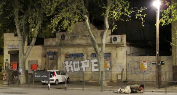 Dans une série d'articles le lauréat du prix Albert Londres avait mis en relation pauvreté dans les quartiers de Marseille et économie des stupéfiants, loin des habituels clichés (photo MN) Dans une série d'articles le lauréat du prix Albert Londres avait mis en relation pauvreté dans les quartiers de Marseille et économie des stupéfiants, loin des habituels clichés (photo MN)