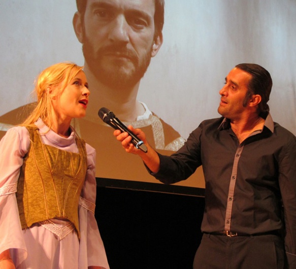 Ici en 2016 à Aix-en-Provence, la Crozada d'Uei, troisième "saison", Azalaïs "interviewée" sur ses rapports avec un ex-troubadour devenu inquisiteur, Foulque (photo MN) Ici en 2016 à Aix-en-Provence, la Crozada d'Uei, troisième "saison", Azalaïs "interviewée" sur ses rapports avec un ex-troubadour devenu inquisiteur, Foulque (photo MN)