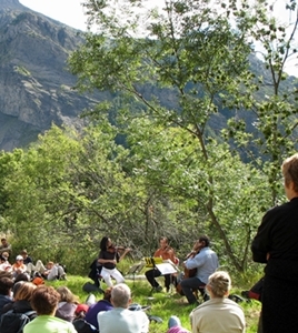 Des festivals d'été qui souvent participent de la vie économique rurale, comme ici celui du Chaillol, dans le Champsaur (photo MN)