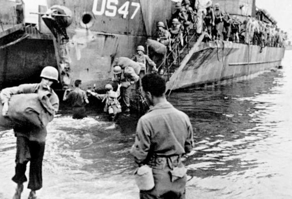 Une fois tues les batteries côtières allemandes, le débarquement s'organise (XDR) Une fois tues les batteries côtières allemandes, le débarquement s'organise (XDR)