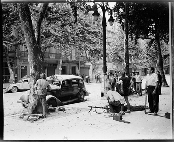Marseille se soulève avant l'arrivée des troupes régulières (Photo Jacques Belin DR) Marseille se soulève avant l'arrivée des troupes régulières (Photo Jacques Belin DR)