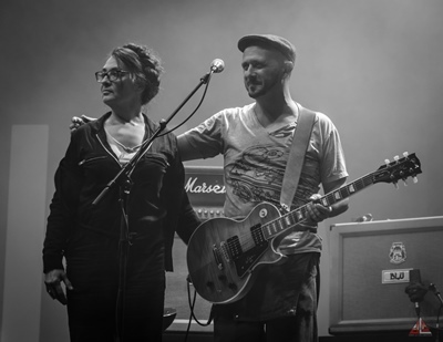 Le groupe trentenaire a fêté son anniversaire à la Fiesta des Suds le 16 octobre...où Catherine Ringer s'est mêlée à la fête, micro en mains (photo Alex DR)