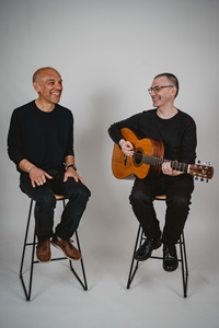 Avec Gianluca Dessi, pour le CD consacré au poète Joan-Ives Roier (photo XDR)