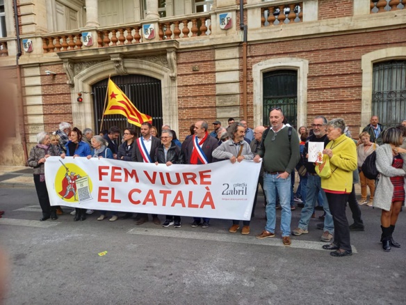 Soutiens à l'extérieur du Tribunal Administratif (photo Anne-Marie Ribot DR) Soutiens à l'extérieur du Tribunal Administratif (photo Anne-Marie Ribot DR)