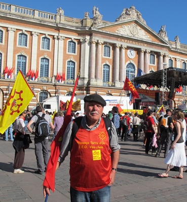 Mars 2011 place du Capitole à Toulouse...l'occitan depuis, a gagné du galon transfrontalier... (photo MN)