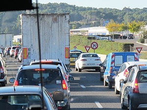 Les efforts attendus pour la transition énergétique compenseront d'abord les effets désastreux de l'étalement urbain. Les transports représentent le tiers de l'énergie dépensée en Provence (photo MN)