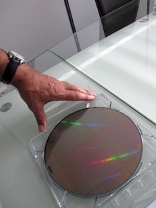 L'investissement dans l'innovation était une règle forte pour la Commisssion Européenne. Mais quid des industries traditionnelles qui maillent le territoire et de ses emplois ? Ici les solutions de stockage informatique de Starchip, dans le Pays d'Aix (photo MN) L'investissement dans l'innovation était une règle forte pour la Commisssion Européenne. Mais quid des industries traditionnelles qui maillent le territoire et de ses emplois ? Ici les solutions de stockage informatique de Starchip, dans le Pays d'Aix (photo MN)