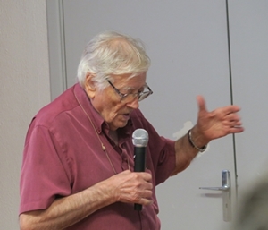 L'IEO avait aussi invité l'homme de théâtre Andrieu Neyton, à narrer l'aventure du Centre Dramatique Occitan, qui fait depuis les années 1960 à partir de Toulon un théâtre d'intervention faisant appel à l'occitan (photo MN)