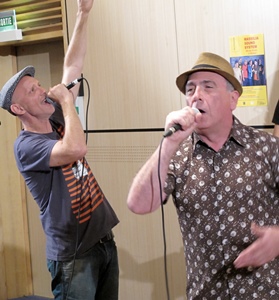 Gari Grèu et Papet J, du Massilia Sound System : "le fait de chanter en occitan est plutôt un avantage, surtout à l'étranger, où la curiosité est de mise, plus qu'en France" (photo MN) Gari Grèu et Papet J, du Massilia Sound System : "le fait de chanter en occitan est plutôt un avantage, surtout à l'étranger, où la curiosité est de mise, plus qu'en France" (photo MN)
