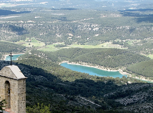 Du pré indo européen au français, passant par le latin, ses dérivés, puis l'occitan, les éminences, lieux d'eau, et particularités diverses du terrain ont vu leur nom évoluer. La perspicacité et de mise pour retrouver la signification des noms de lieux et éviter les chausses trappes (photo MN)