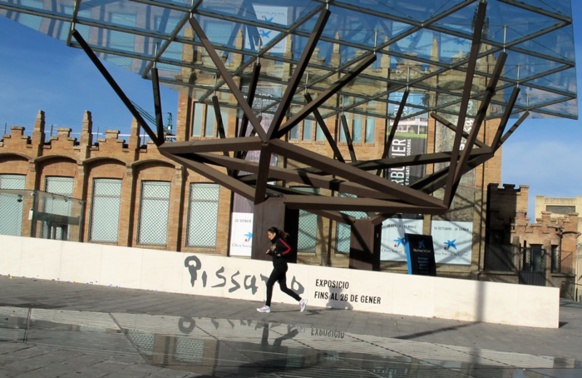 La Caixa Forum, à quelques dizaines  de mètres du Musée National  d'Art de Catalogne. Les structures privées et publiques ont passé un accord en 2013 (photo MN)