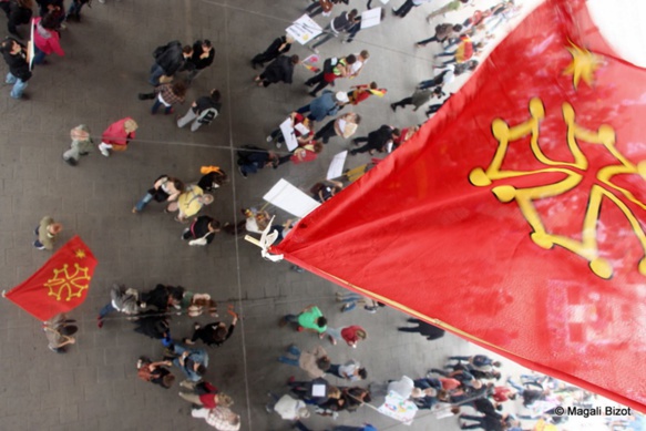 Le cortège à l'arrivée au Vieux Port de Marseille (photo Magali Bizot DR) Le cortège à l'arrivée au Vieux Port de Marseille (photo Magali Bizot DR)