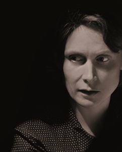 Katie Mitchell introduit une réflexion sur l'âge, la séduction, dans une bluette virtuose du XVIIIè siècle (photo Stephen Cumiskey DR) Katie Mitchell introduit une réflexion sur l'âge, la séduction, dans une bluette virtuose du XVIIIè siècle (photo Stephen Cumiskey DR)