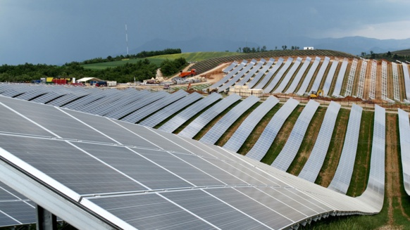 De desbocats industriaus lo mai lèu, es una dei tòcas de l'apèu governamentau (photo MN) De desbocats industriaus lo mai lèu, es una dei tòcas de l'apèu governamentau (photo MN)