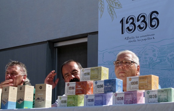 Olivier Leberquier et Gérard Cazorla, les animateurs les plus exposés de la grève sont aussi les plus impliqués dans la Scop, ils recevaient Philippe Martin, le secrétaire général de la CGT (au millieu) pour présenter la nouvelle gamme de produits (photo MN) Olivier Leberquier et Gérard Cazorla, les animateurs les plus exposés de la grève sont aussi les plus impliqués dans la Scop, ils recevaient Philippe Martin, le secrétaire général de la CGT (au millieu) pour présenter la nouvelle gamme de produits (photo MN)