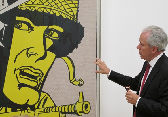 Et le conservateur du Granet, Bruno Ely, commentant une toile de Roy Lichtenstein. L'art qui plaît ? (photo MN)