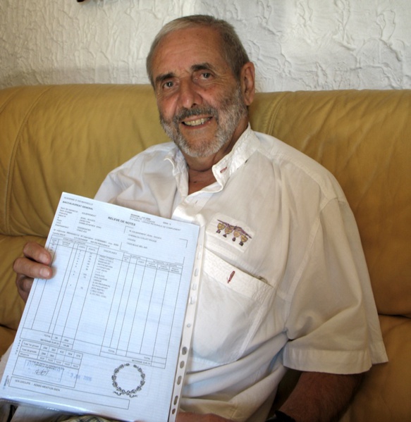 Bac en main, en 2006, Joan Saubrement aimait les défis : doter les Provençaux d'outils d'apprentissage de la langue d'oc, faire entrer celle-ci dans l'univers de l'audiovisuel, faire revenir la morale dans le sport, ou quitter la Lorraine pour comprendre la Méditerranée (photo MN) Bac en main, en 2006, Joan Saubrement aimait les défis : doter les Provençaux d'outils d'apprentissage de la langue d'oc, faire entrer celle-ci dans l'univers de l'audiovisuel, faire revenir la morale dans le sport, ou quitter la Lorraine pour comprendre la Méditerranée (photo MN)
