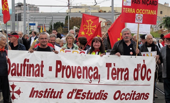 Tradicien o modernitat ? de manifestaciens per la lenga ai resultats foscós