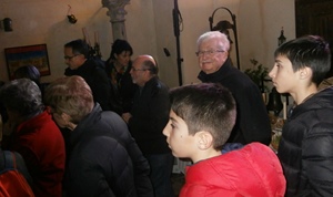 Beaucoup de curieux visitent l'exposition à Avignon. La crèche pose des problèmes de conscience laïque à certains, mais si elle ne revêt pas pour tous une signification culturelle, elle est un acte culturel plutôt fédérateur (photo AC DR)