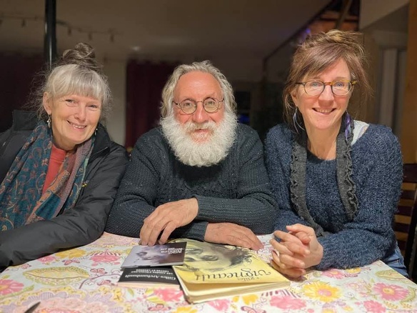 Avec Liette Remon et Nadia Delisle, Miquèu Montanaro (photo Yves Demers) Avec Liette Remon et Nadia Delisle, Miquèu Montanaro (photo Yves Demers)