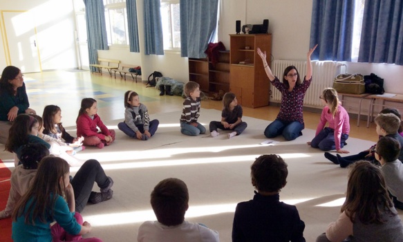 Liza a aidé plusieurs classes des Alpes-de-Haute-Provence a préparer les chants du répertoire des Cantejadas (photo AM DR)