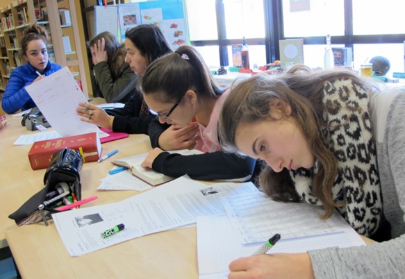 Au CDI du collège S de Beauvoir, il est l'heure de rédiger (photo MN)