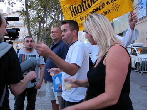 Octobre 2014, Christian Philibert filme les fans de la Chourmo, à Marseille (photo MN)