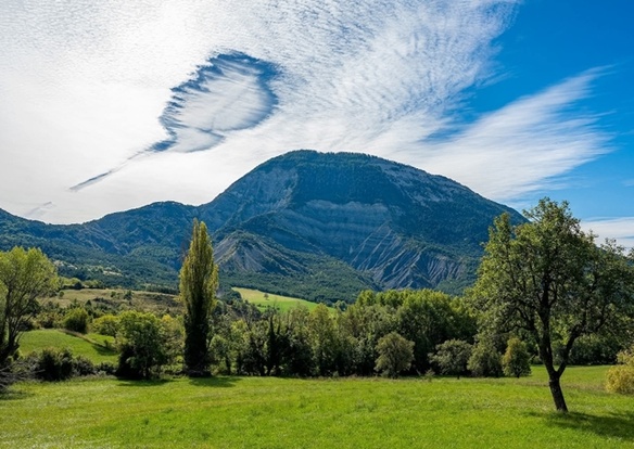 ... vu depuis le Verdon (photo Béatrice Bouneaud Piva) ... vu depuis le Verdon (photo Béatrice Bouneaud Piva)
