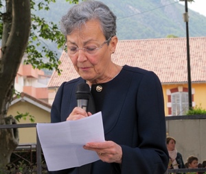 Des élus ont, dans leurs discours préliminaires, fait montre d'une volonté d'aller plus loin pour l'affichage et l'enseignement de la langue régionale, telle Genevière Primiterra, vice présidente du Conseil Départemental 04, déléguée à la Langue Provençale (photo MN) Des élus ont, dans leurs discours préliminaires, fait montre d'une volonté d'aller plus loin pour l'affichage et l'enseignement de la langue régionale, telle Genevière Primiterra, vice présidente du Conseil Départemental 04, déléguée à la Langue Provençale (photo MN)