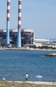 La centrale EDF de Martigues-Ponteau fut une calamité pour l'environnement...Elle affiche aujourd'hui son exemplarité, et ses ruches (photo MN)