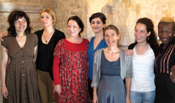 Les artistes réunies par Miquèu Montanaro, pour un débat animé par le journaliste Franck Tenaille (photo MN) Les artistes réunies par Miquèu Montanaro, pour un débat animé par le journaliste Franck Tenaille (photo MN)