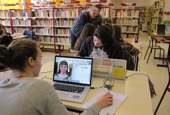 A partir de personnages de jeux vidéo et avec l'aide d'Isabelle Arvers, les lycéens vont créer leur film sur la tolérance (photo MN) A partir de personnages de jeux vidéo et avec l'aide d'Isabelle Arvers, les lycéens vont créer leur film sur la tolérance (photo MN)