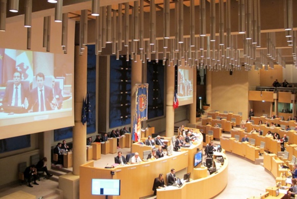 Selon la délibération adoptée le 24 juin par les conseillers régionaux provençaux, le bilinguisme français-langues régionales serait un avantage économique aussi (photo MN) Selon la délibération adoptée le 24 juin par les conseillers régionaux provençaux, le bilinguisme français-langues régionales serait un avantage économique aussi (photo MN)