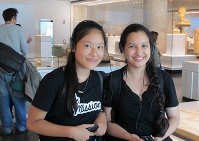 Céline et Myriam, collégiennes aubagnaises plurilingues et bientôt catalanophones (photo MN) Céline et Myriam, collégiennes aubagnaises plurilingues et bientôt catalanophones (photo MN)