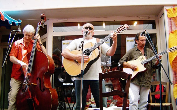 En 2005 Claude Marti vient jouer à Arles pour Convivència, l'année du débat sur le thème "viure e trabalhar au país" (photo XDR)