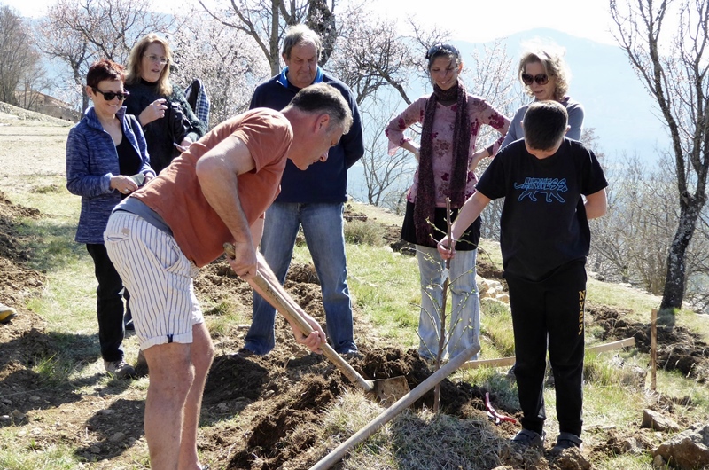 Au cours d'un stage de partage des connaissances, et des semences (photo PNR Verdon DR) Au cours d'un stage de partage des connaissances, et des semences (photo PNR Verdon DR)