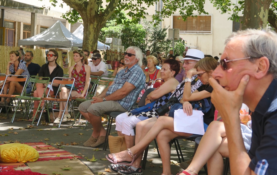 Il n'est pas rare de voir 500 personnes ou plus pour un récital à Convivència (photo MN)