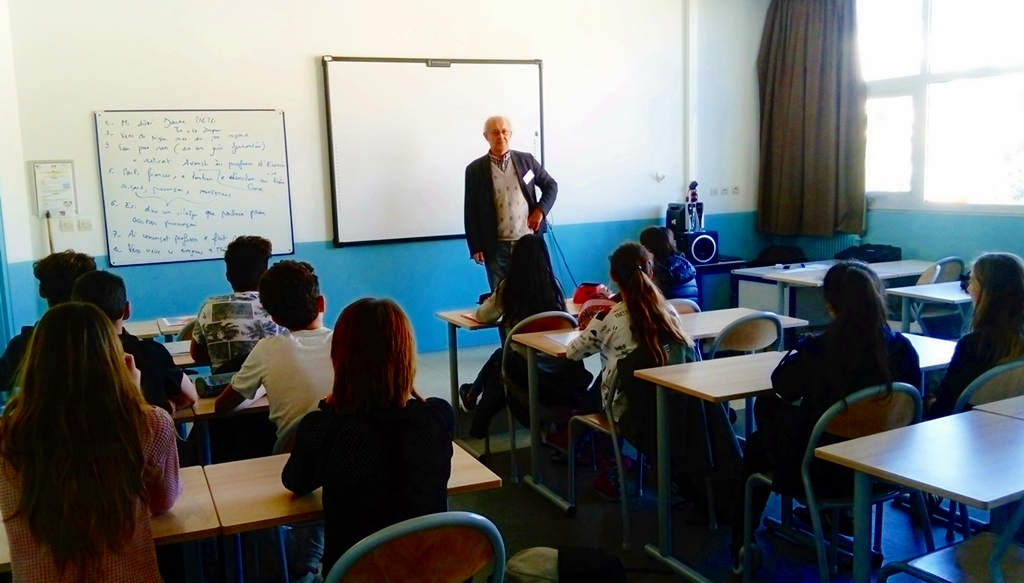 Jàquimo Pietri, invité d'un jour à parler occitan avec les élèves du cours mentonnais (photo LR DR)