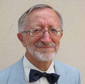 Jean-Marc Courbet en 2013, alors qu'il reçoit le Grand Prix Littéraire de Provence, à Ventabren, pour son action en faveur de la mise à disposition de l'écrit en langue d'oc (photo MN)