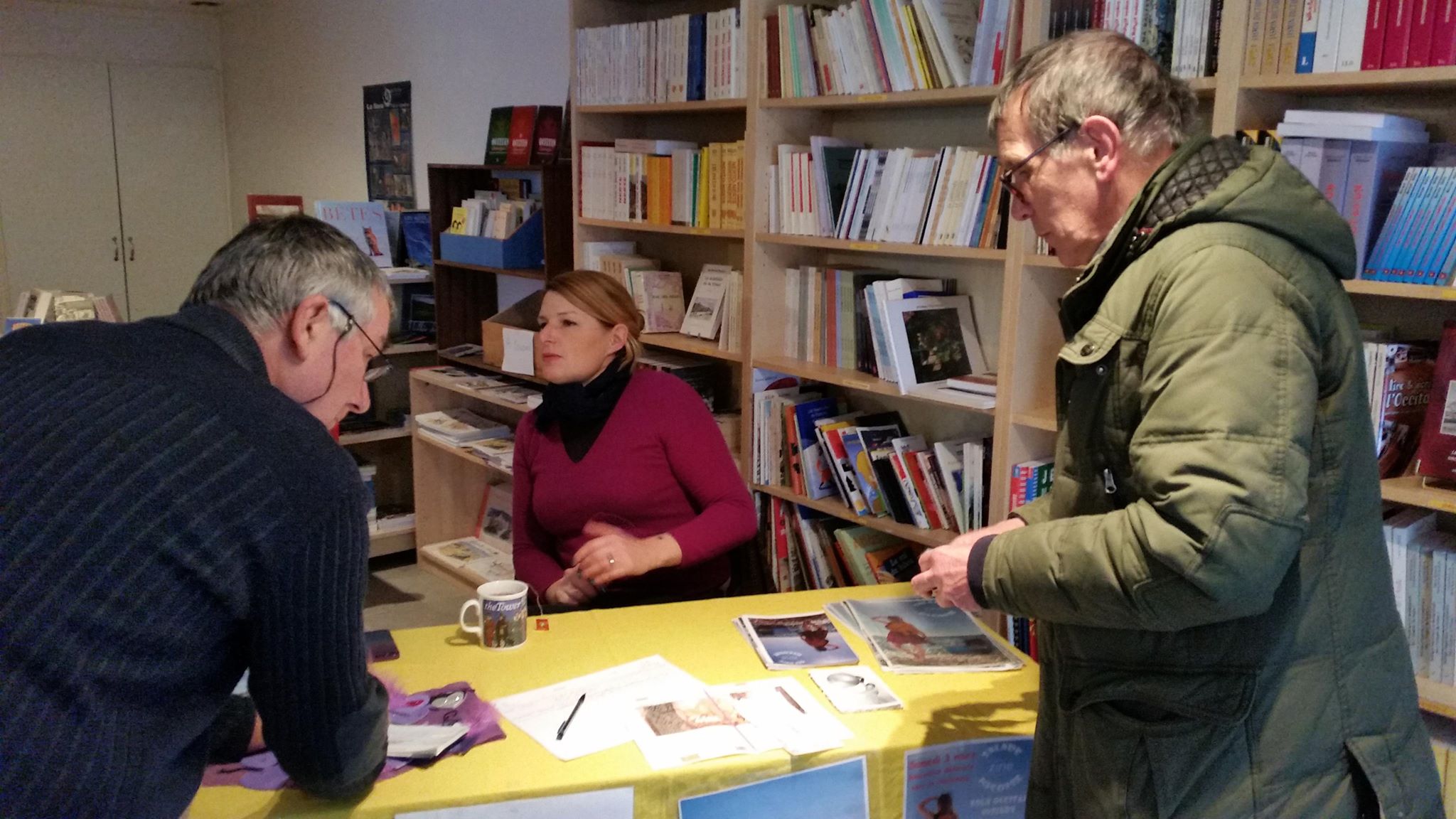 Avant le concert "généreux" (plus de deux heures), rencontre avec le public à l'Espaci Occitan dels Aups (photo FDG DR)