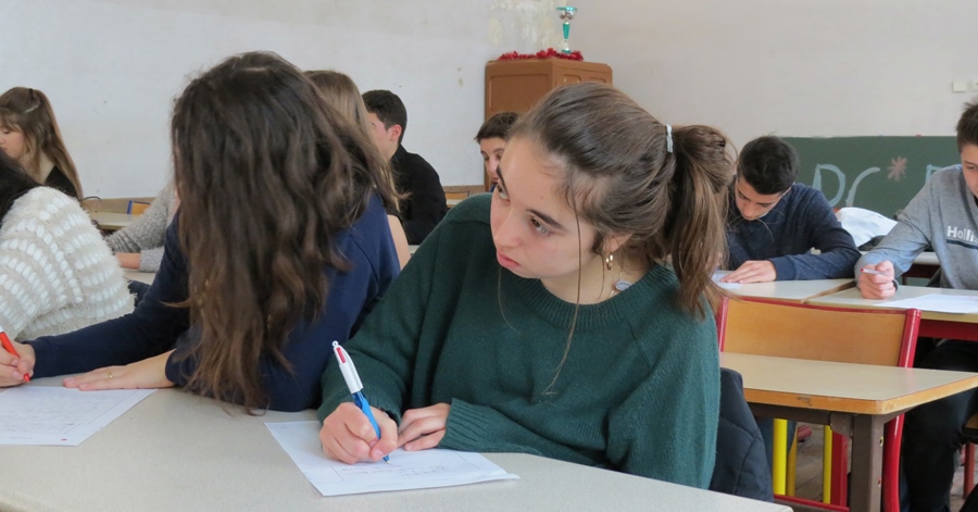 Lycée Masséna à Nice. Là où l'enseignant reste présent, quand le chef d'établissement ne tente pas de balayer le cours de niçois, les effectifs se maintiennent partout (photo MN)