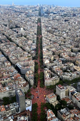 Avinguda Diagonal, un million de manifestants, plus ou moins. Mobilisation intacte après un an d'Inquisition (photo Omnium Cultural DR)