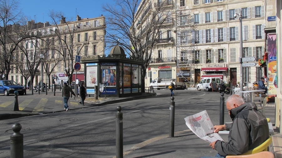 Le quartier de La Plaine à Marseille fait l'objet d'un projet de requalification, les opposants au projet municipal lui reprochant de gentrifier le quartier aujourd'hui encore populaire. Les arbres figurant sur cette images d'archives ont été tronçonnés le 17 octrobre en présence de la police pour éviter les manifestations (photo MN)