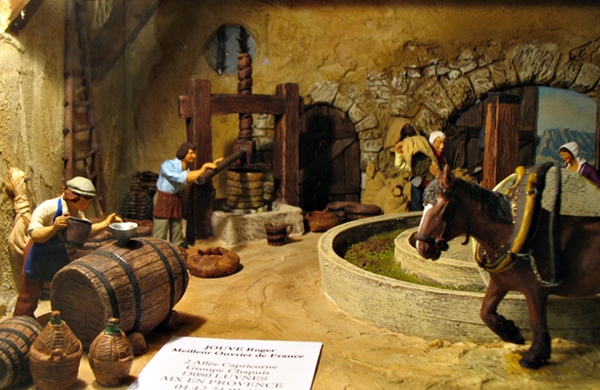 Crèche traditionnelle due à Roger Jouve, Aix-en-Provence, présentée au Salon d'Arles en 2009 (photo MN)